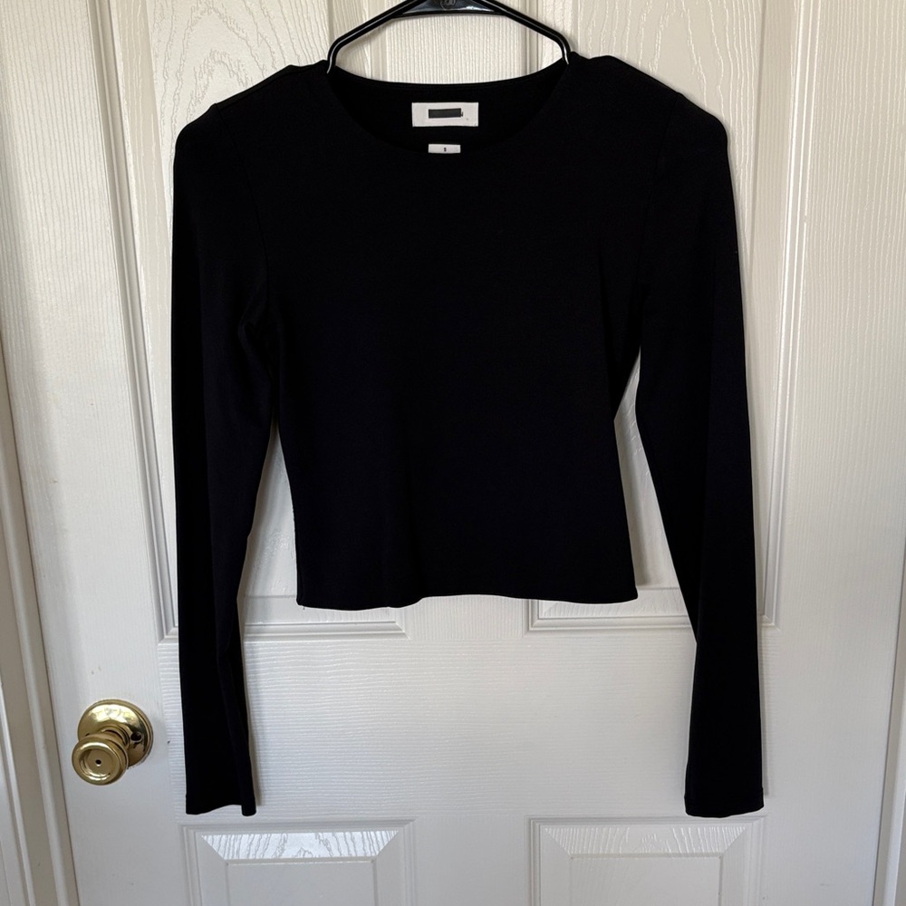 Aritzia Babaton Black cropped Top; size small; NWOT